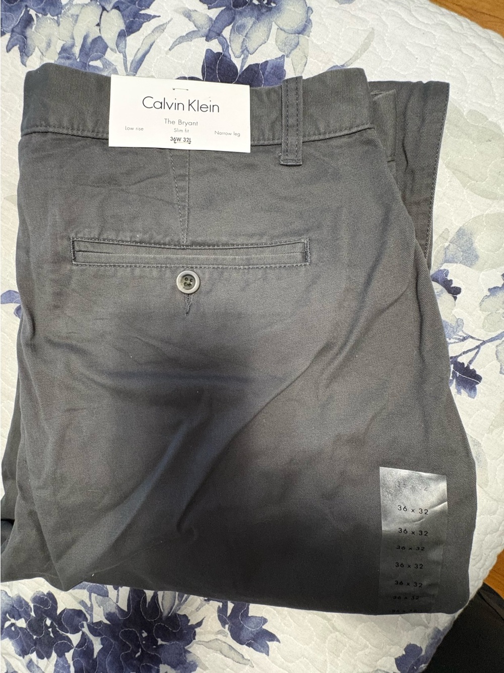 Calvin Klein Men's The Bryant Slim Fit Pants - Black. (NWT)